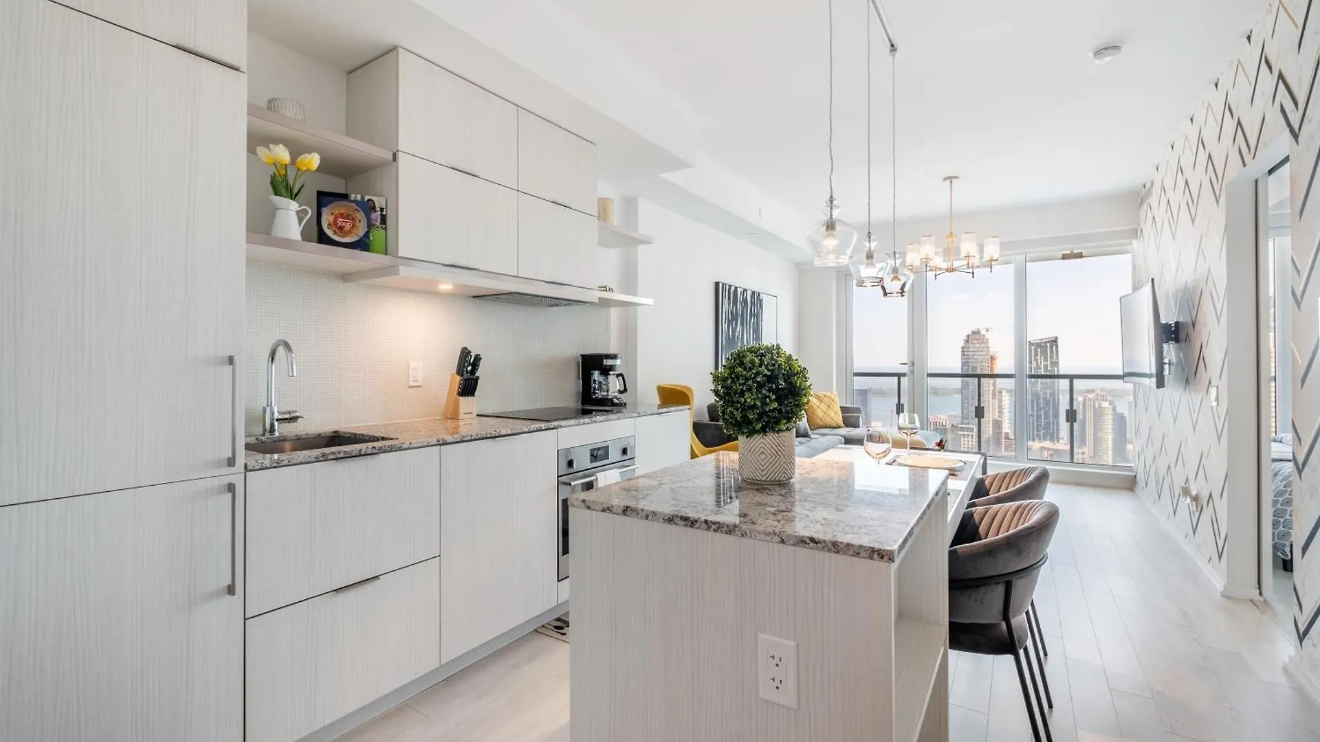 Designer 1Br Suite With Cn Tower, Skyline View Toronto Apartment