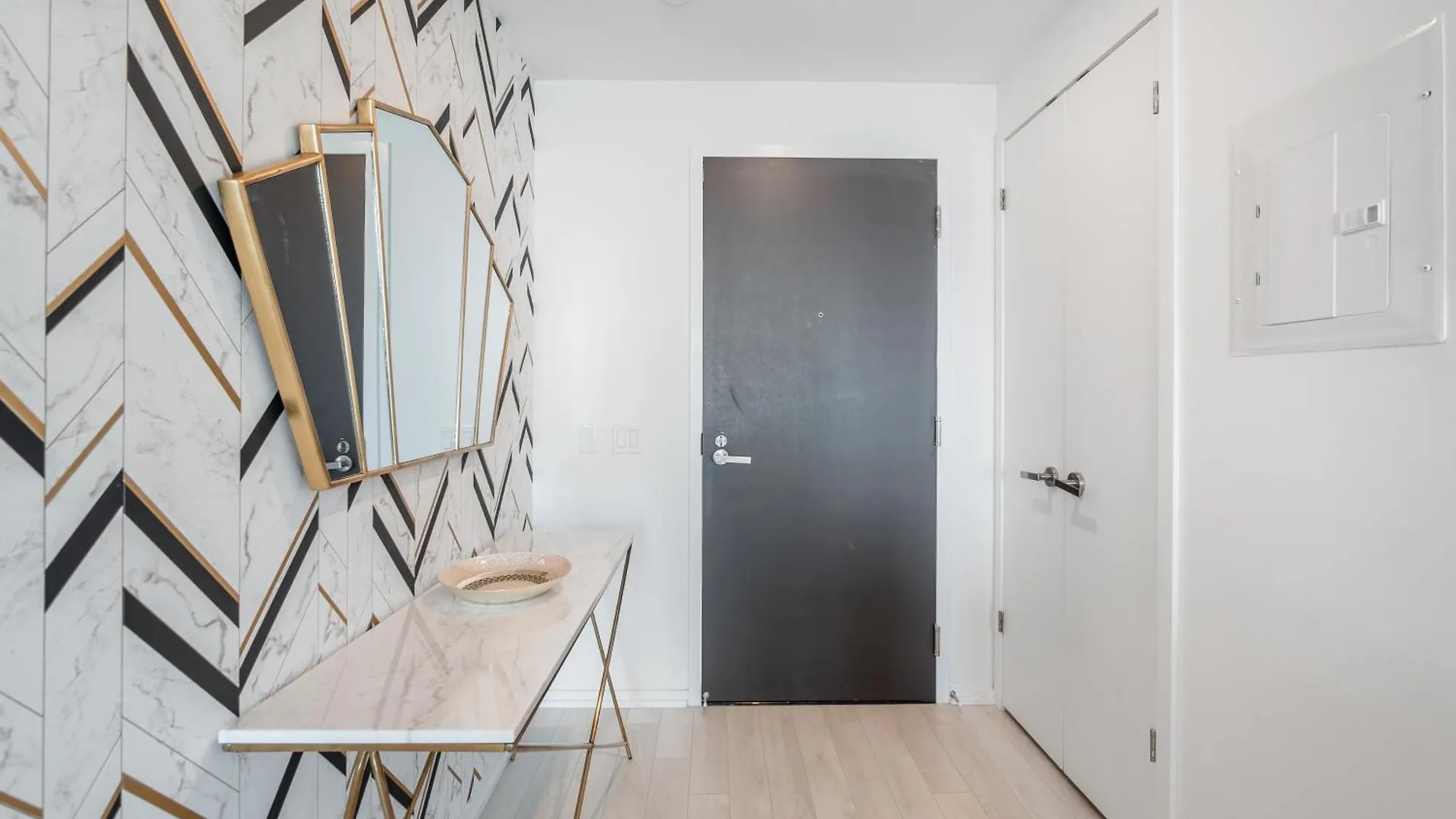 Designer 1Br Suite With Cn Tower, Skyline View Toronto 0*,  Canada